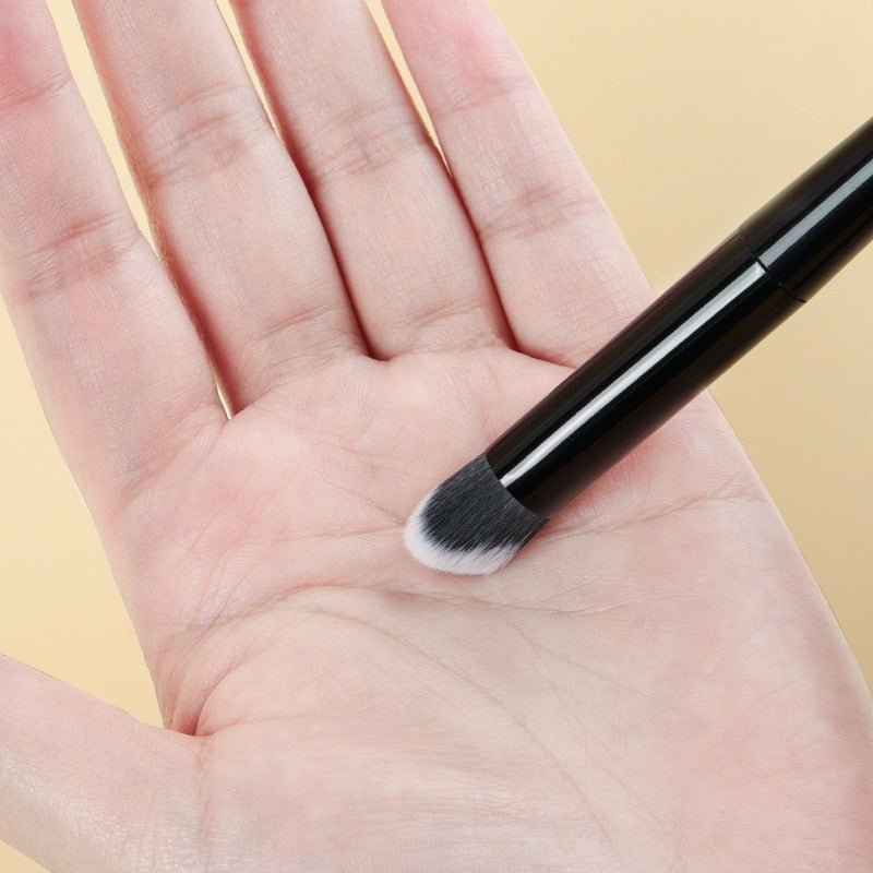 Professional Detail Concealer Brush: Ideal for Face Makeup Application - Image 4