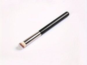 Flawless Concealer Series: Round Head Concealer Brush for a Natural, Seamless Finish