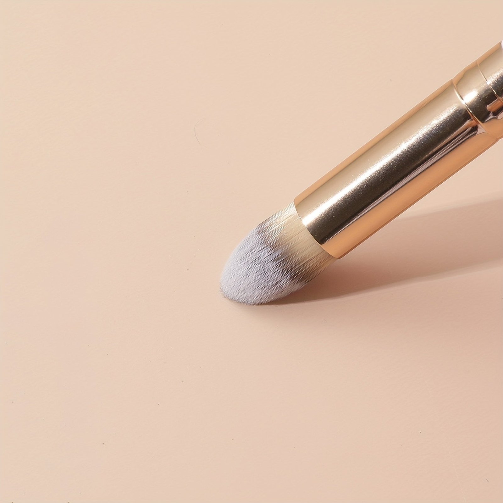 Precision Angled Concealer Brush - Image 3
