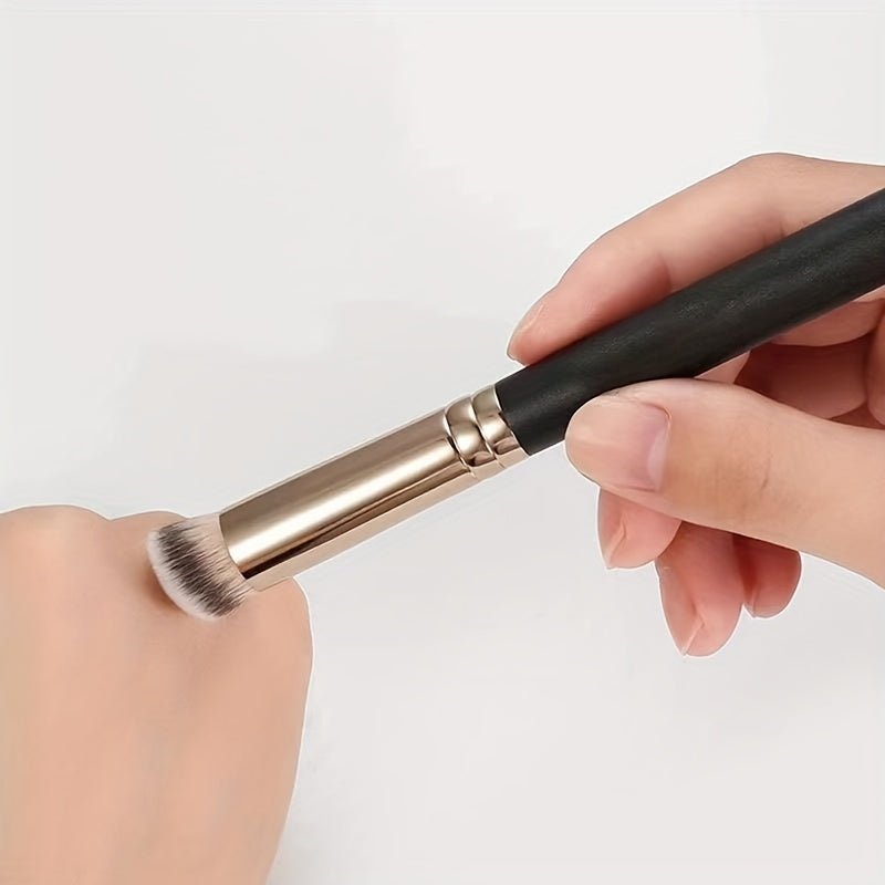 Flawless Concealer Series: Round Head Concealer Brush for a Natural, Seamless Finish - Image 4