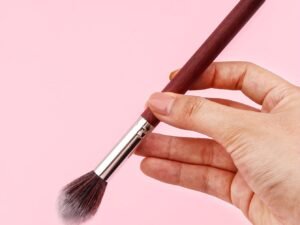Premium Nylon Bristle Highlighter Brush — Soft Synthetic Fibers, High Powder Pick-Up, Natural Luminous Finish